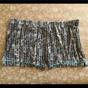 ISO Gilligan & O'Malley Black Cream Feather Geometric Sleep Fluid Pajama Shorts